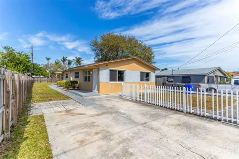 5841 Lincoln St # 1, Hollywood FL 33021