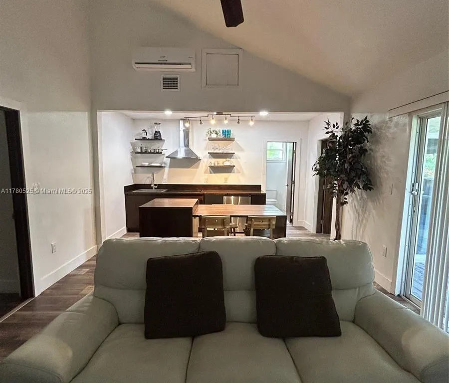 1531 NE 35th # 3, Oakland Park FL 33334