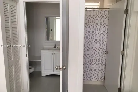 16485 Collins Ave, Sunny Isles Beach FL 33160