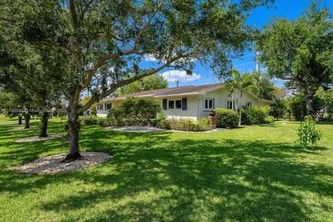 7841 SW 141st St, Palmetto Bay FL 33158