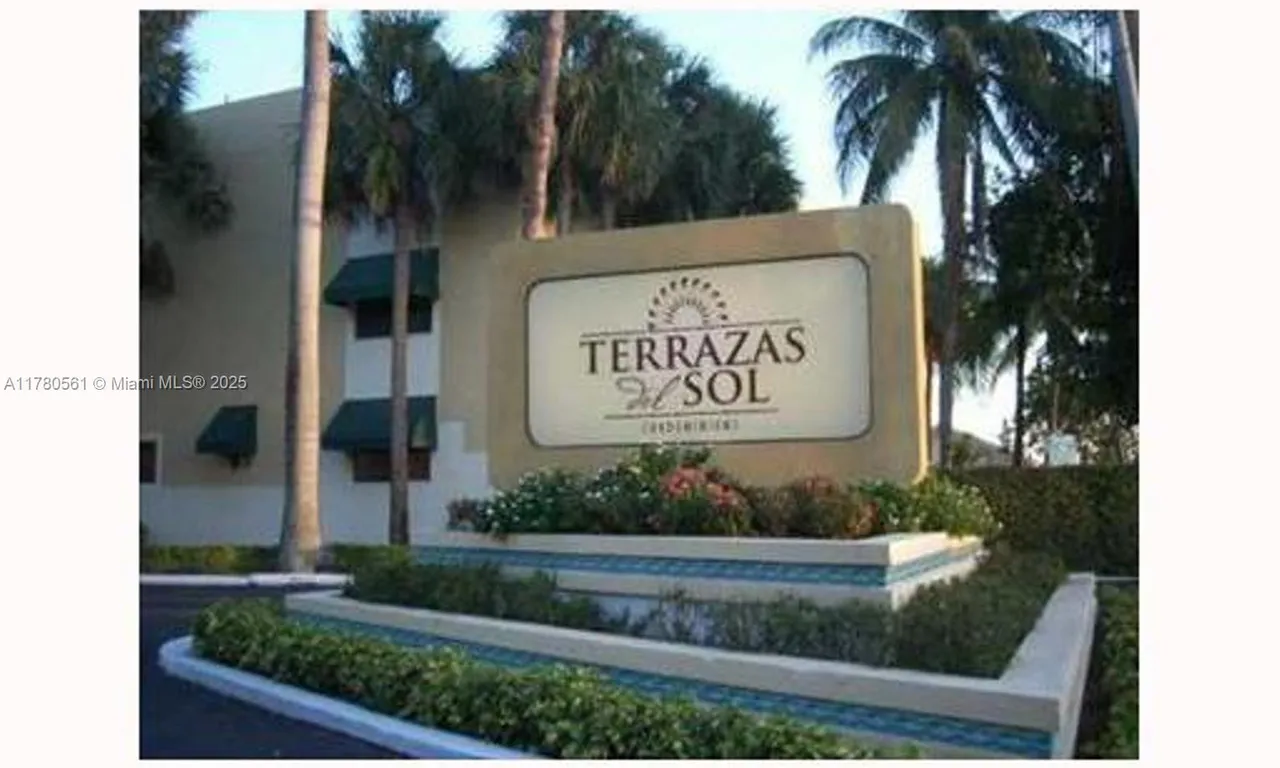 2690 W 76th St # 213, Hialeah FL 33016