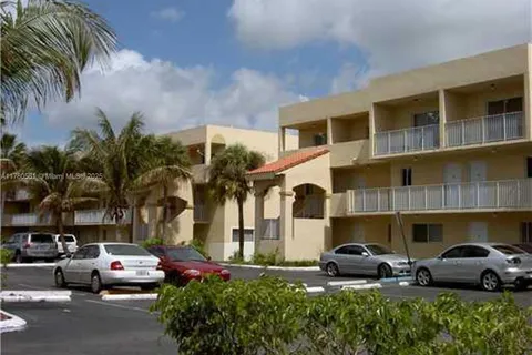 2690 W 76th St # 213, Hialeah FL 33016