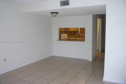 2690 W 76th St # 213, Hialeah FL 33016