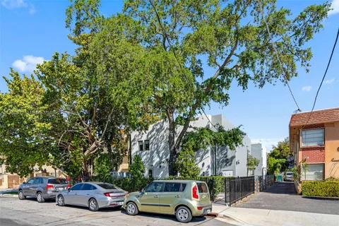 1335 SW 4th St, Miami FL 33135