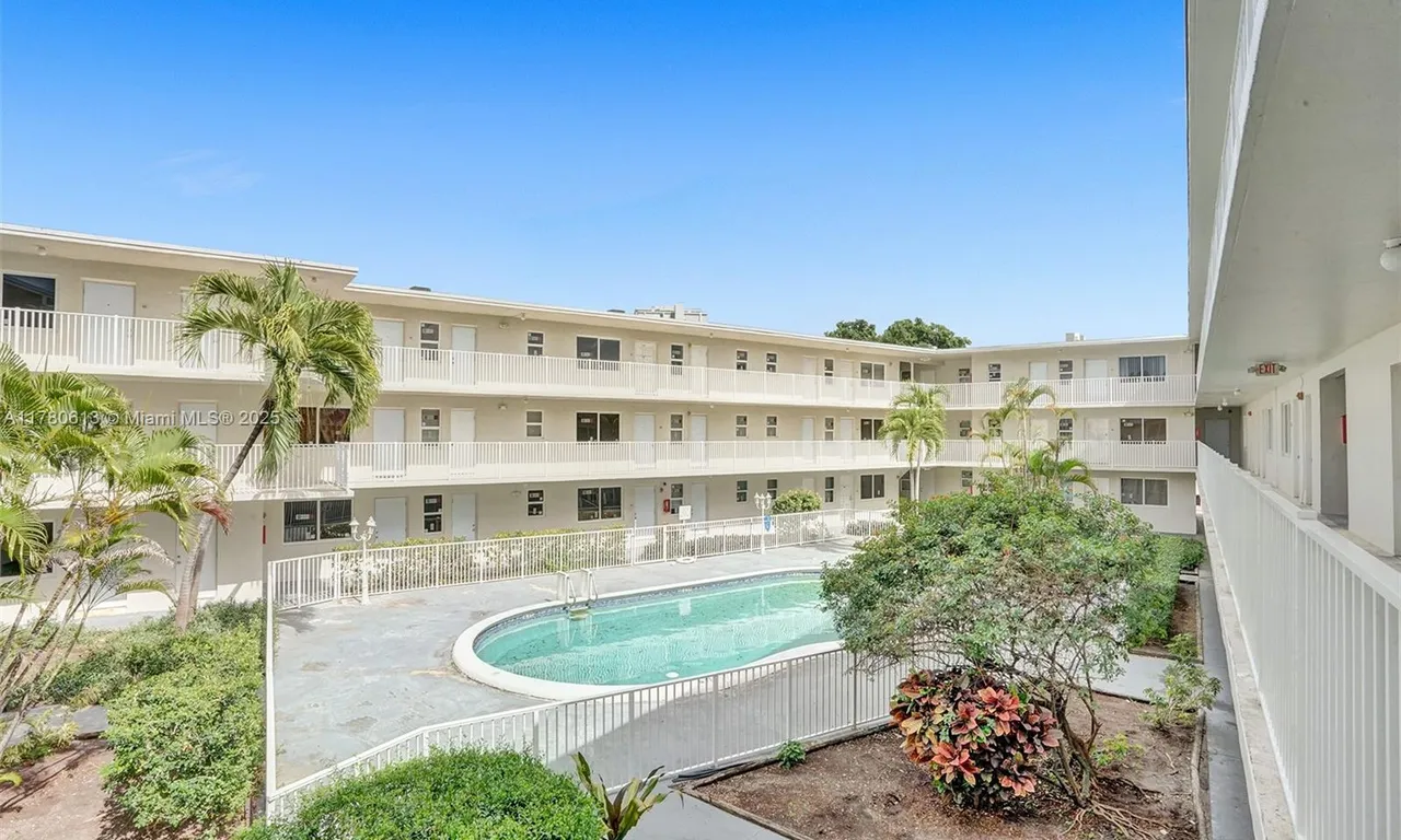 1895 Venice Park Dr # 2B, North Miami FL 33181