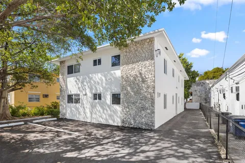 112 SW 11th Ave, Miami FL 33130