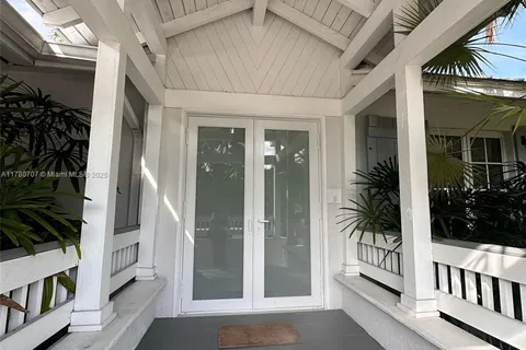 390 Gulf Rd, Key Biscayne FL 33149