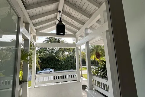 390 Gulf Rd, Key Biscayne FL 33149