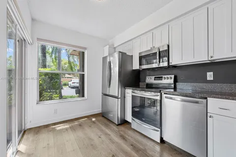 3239 NW 44th St # 6, Oakland Park FL 33309