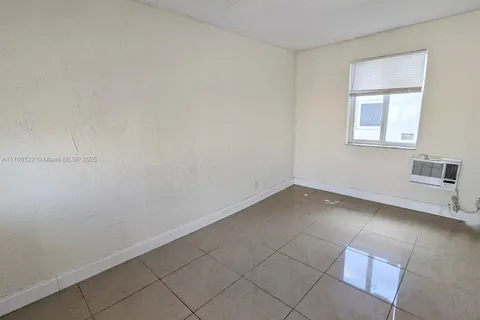172 NW 12th St # 5, Miami FL 33136