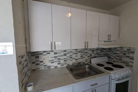 172 NW 12th St # 5, Miami FL 33136