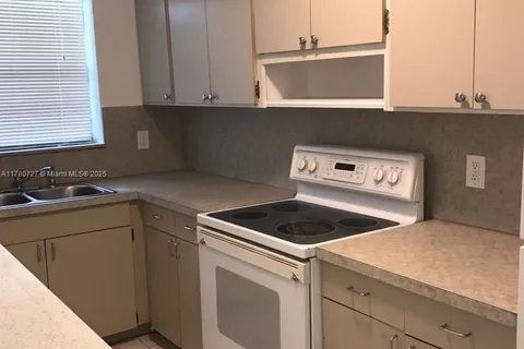 2612 Johnson St # 3, Hollywood FL 33020