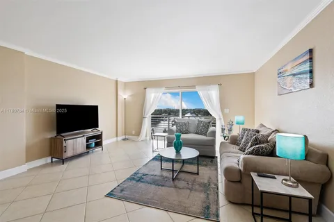 2900 NE 30th St # 7G, Fort Lauderdale FL 33306