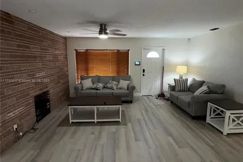 649 W Evanston Cir, Fort Lauderdale FL 33312