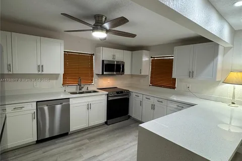 649 W Evanston Cir, Fort Lauderdale FL 33312