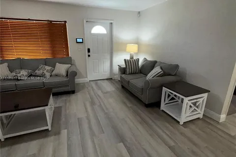 649 W Evanston Cir, Fort Lauderdale FL 33312