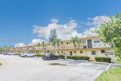 2825 NE 201st Ter # M226, Aventura FL 33180
