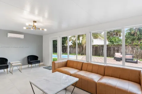 5731 SW 54th Ter, Davie FL 33314