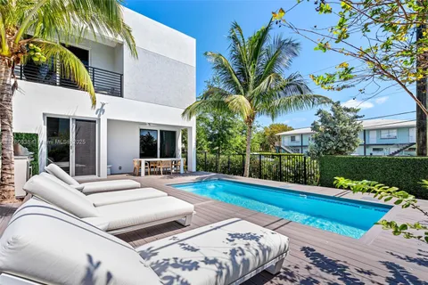 2290 SE 6th St, Pompano Beach FL 33062