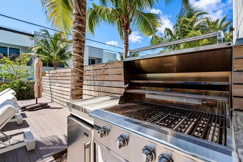 2290 SE 6th St, Pompano Beach FL 33062