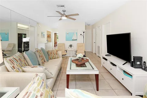 2109 NW 2nd Avenue, Wilton Manors FL 33311