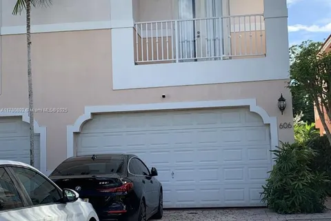 606 SW 10th St, Fort Lauderdale FL 33315