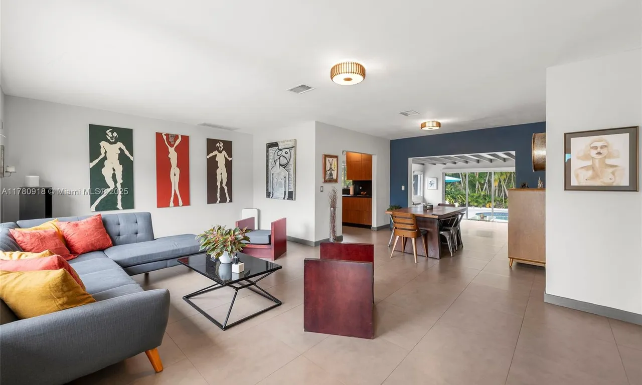 425 NE 114th St, Miami FL 33161