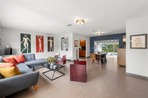 425 NE 114th St, Miami FL 33161