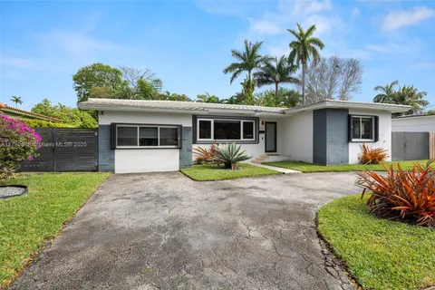 425 NE 114th St, Miami FL 33161