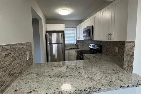 2620 W 76th St # 211, Hialeah FL 33016
