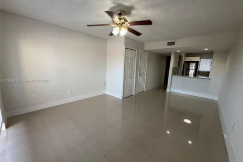 2620 W 76th St # 211, Hialeah FL 33016