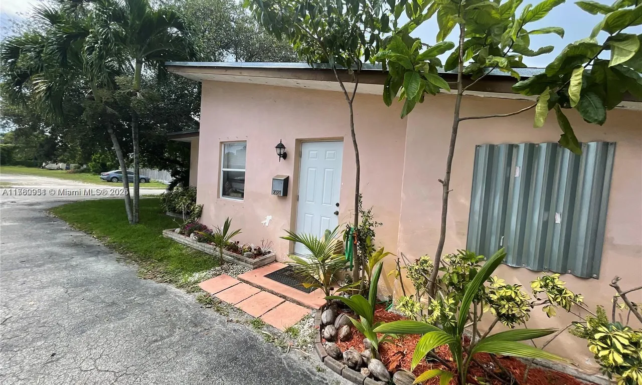 2325 Taylor St # 9, Hollywood FL 33020
