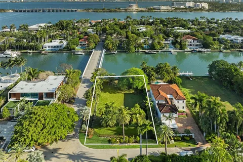 1635 W 27th St, Miami Beach FL 33140
