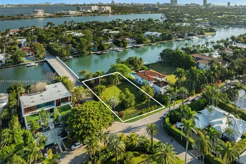 1635 W 27th St, Miami Beach FL 33140