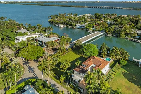 1635 W 27th St, Miami Beach FL 33140