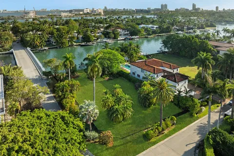 1635 W 27th St, Miami Beach FL 33140