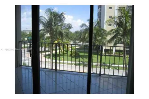575 CRANDON BL # 303, Key Biscayne FL 33149