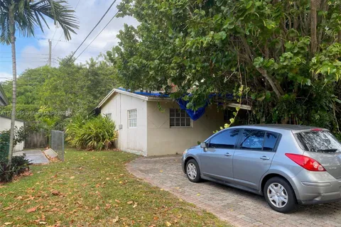 5244 SW 89th Ave, Miami FL 33165