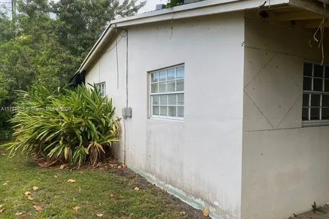 5244 SW 89th Ave, Miami FL 33165
