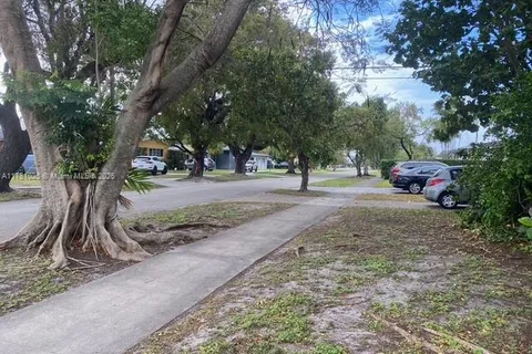 5244 SW 89th Ave, Miami FL 33165