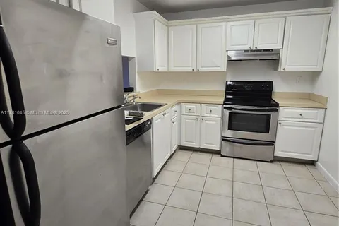 721 N Pine Island Rd # 417, Plantation FL 33324