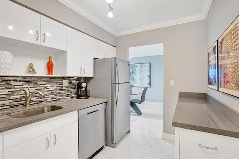 2501 S Ocean Dr, Hollywood FL 33019