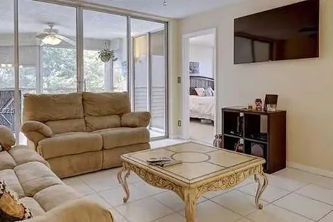 9510 Seagrape Dr # 406, Davie FL 33324