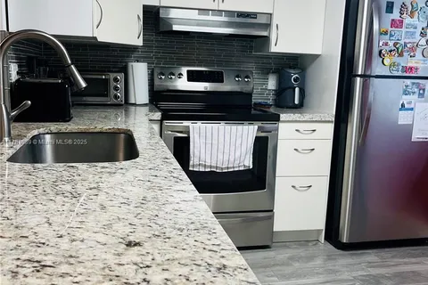 415 SE 11th Ter # 205, Dania Beach FL 33004