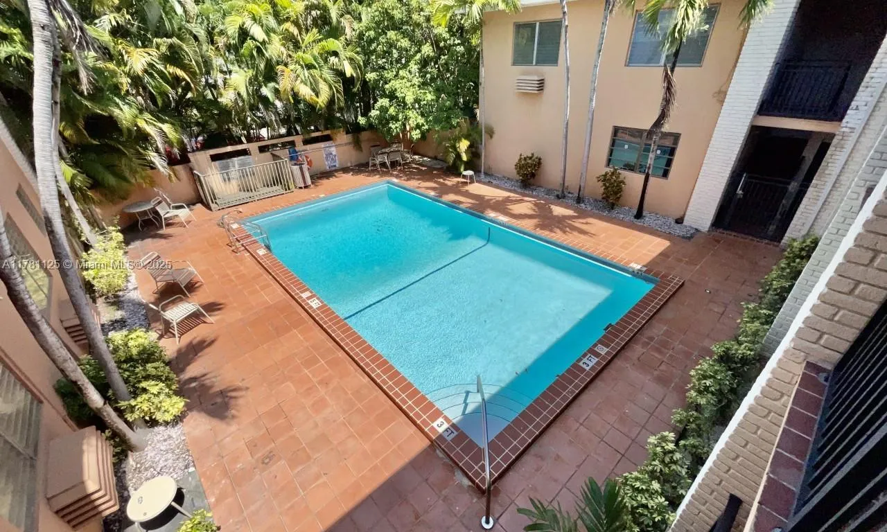218 Santillane Ave # 11, Coral Gables FL 33134