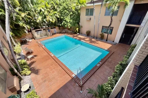 218 Santillane Ave # 11, Coral Gables FL 33134