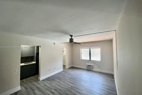 218 Santillane Ave # 11, Coral Gables FL 33134