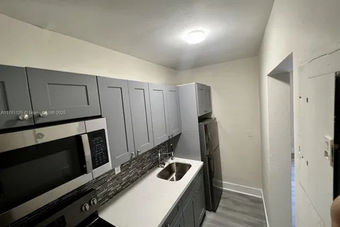 218 Santillane Ave # 11, Coral Gables FL 33134