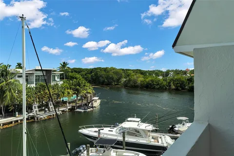 6901 Edgewater Dr # 318, Coral Gables FL 33133