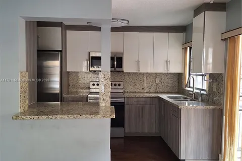 1485 SW 122nd Ave # 15, Miami FL 33184